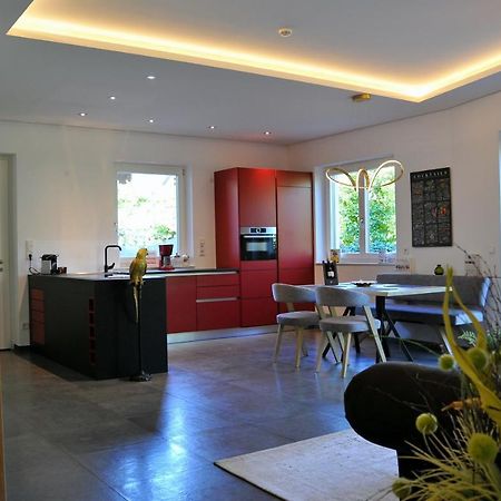 Ruhige Ferienwohnung Mit Garten Und Garage In Privatvilla 말렝고 외부 사진