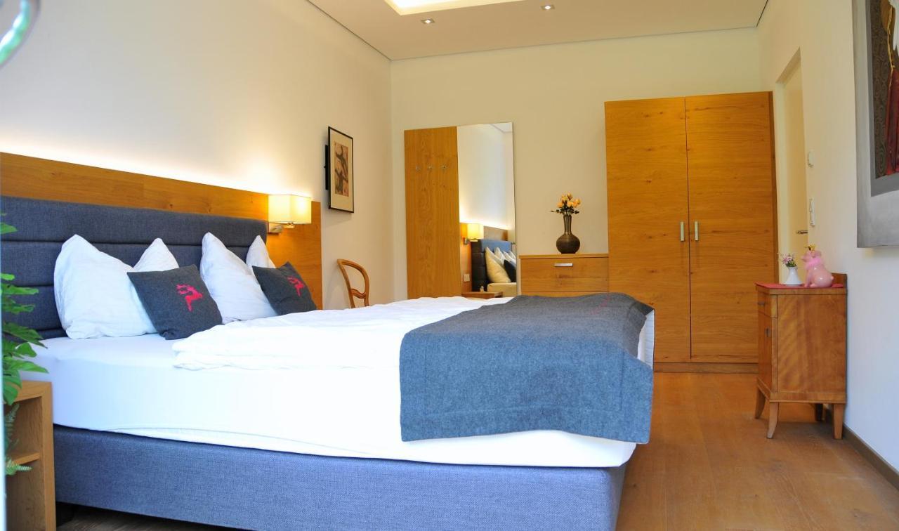 Ruhige Ferienwohnung Mit Garten Und Garage In Privatvilla 말렝고 외부 사진