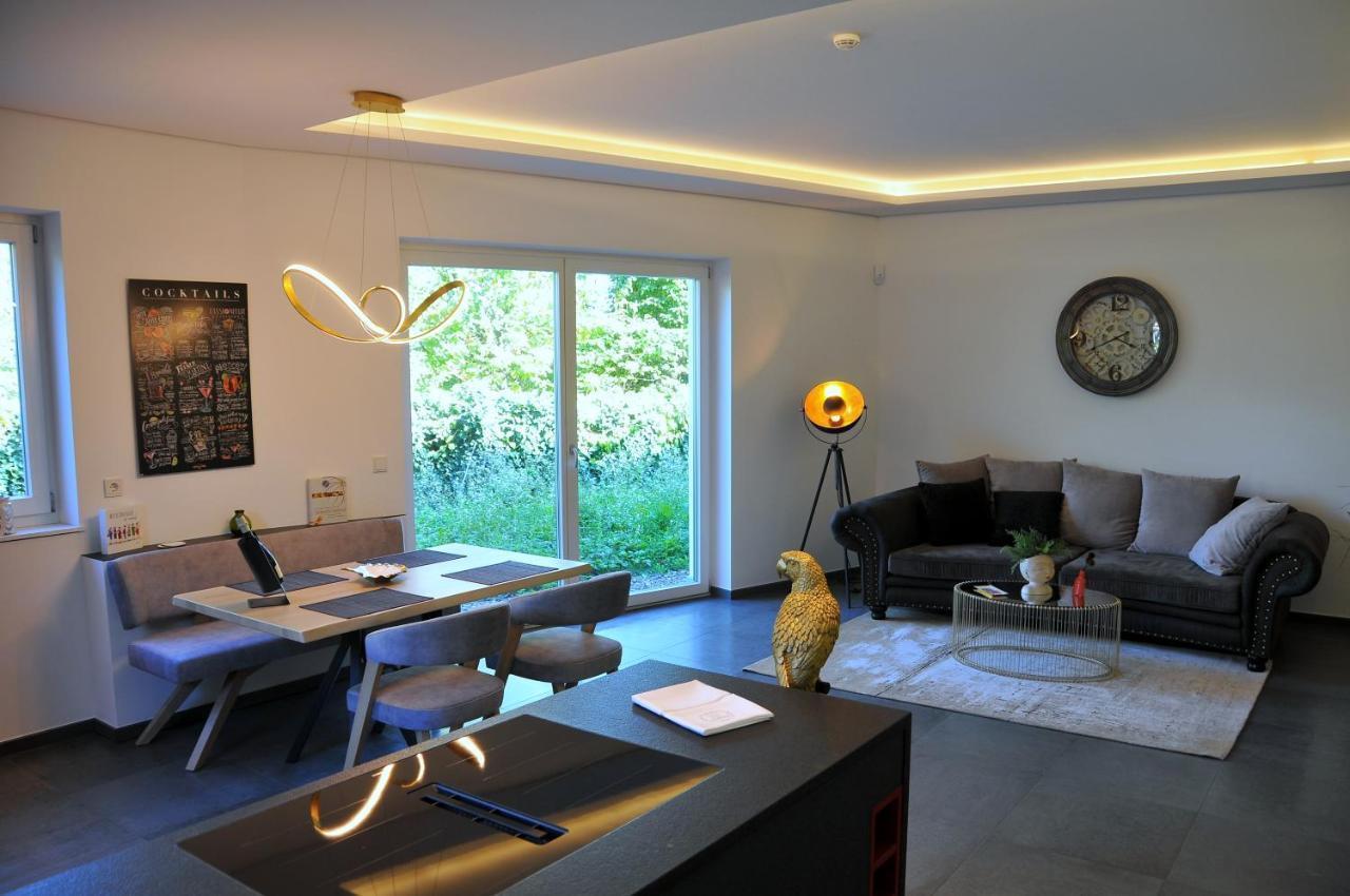 Ruhige Ferienwohnung Mit Garten Und Garage In Privatvilla 말렝고 외부 사진