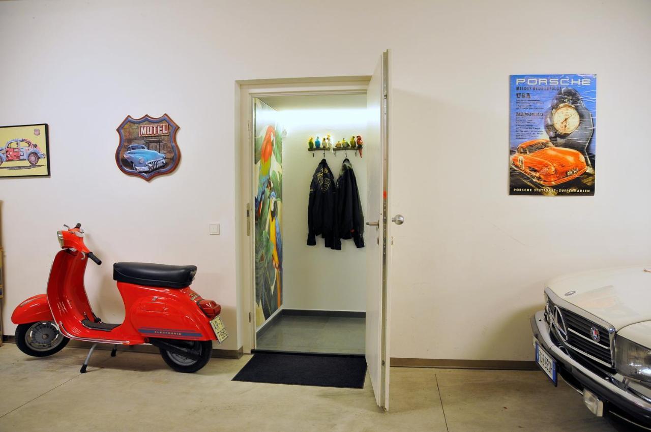 Ruhige Ferienwohnung Mit Garten Und Garage In Privatvilla 말렝고 외부 사진