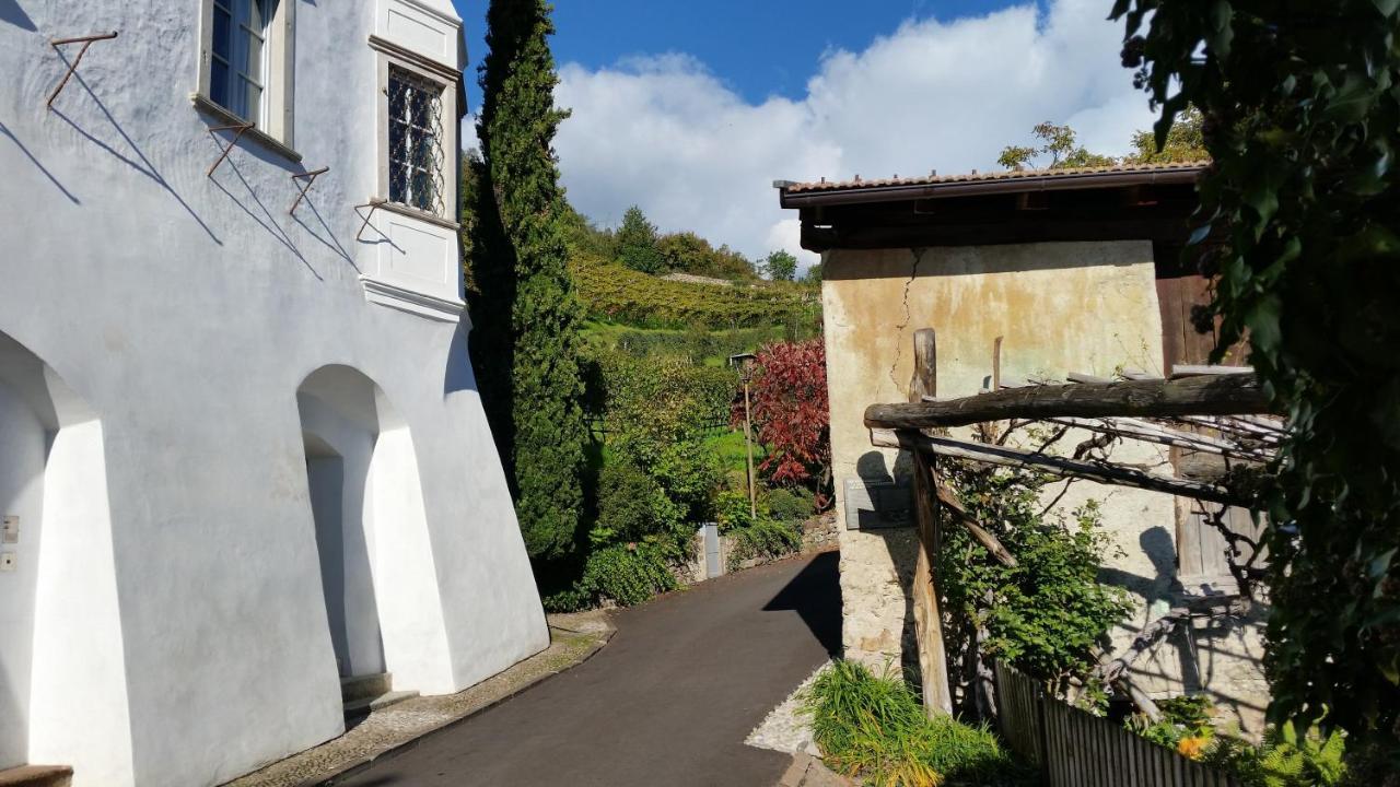 Ruhige Ferienwohnung Mit Garten Und Garage In Privatvilla 말렝고 외부 사진