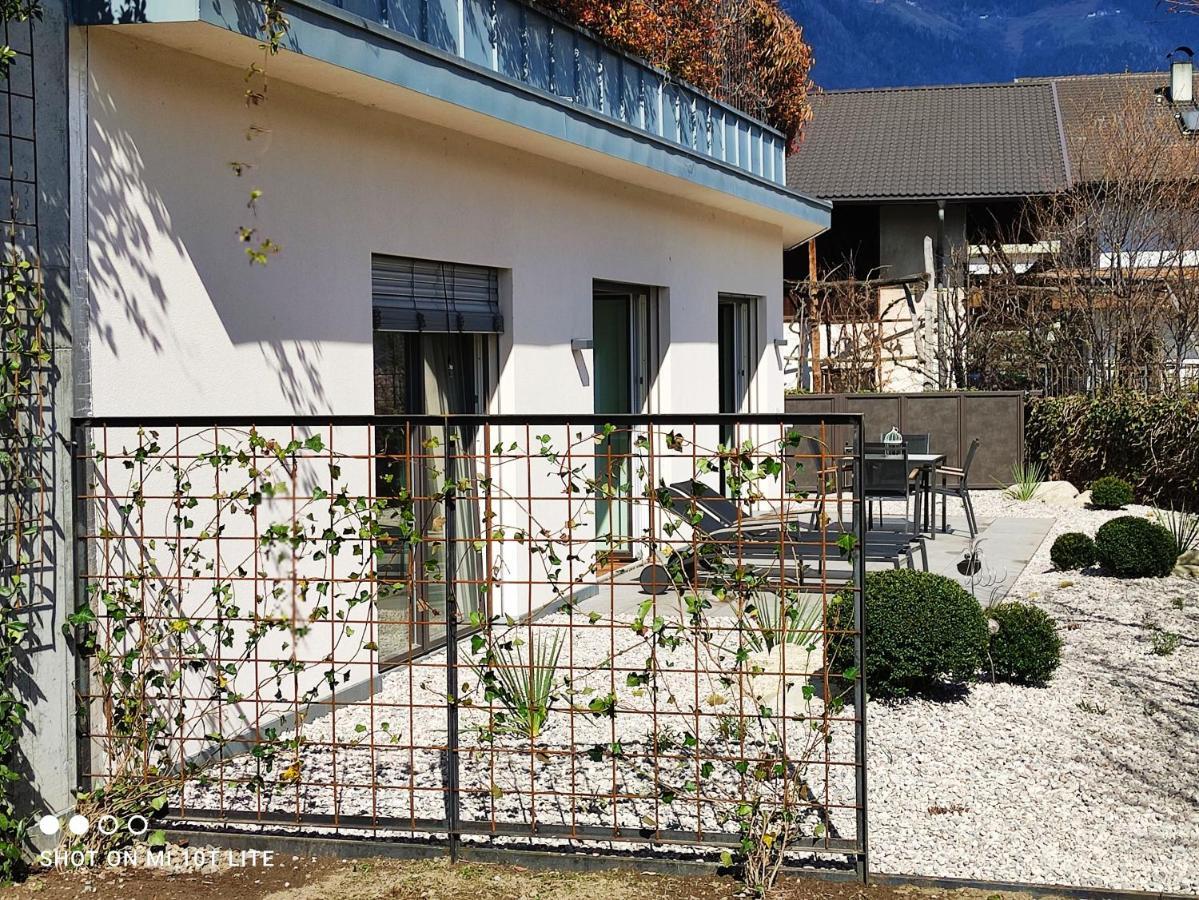 Ruhige Ferienwohnung Mit Garten Und Garage In Privatvilla 말렝고 외부 사진