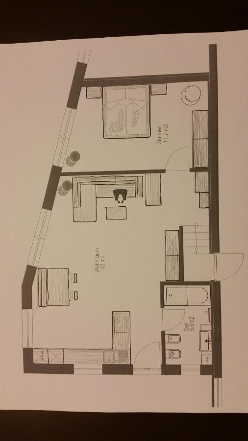 Ruhige Ferienwohnung Mit Garten Und Garage In Privatvilla 말렝고 외부 사진