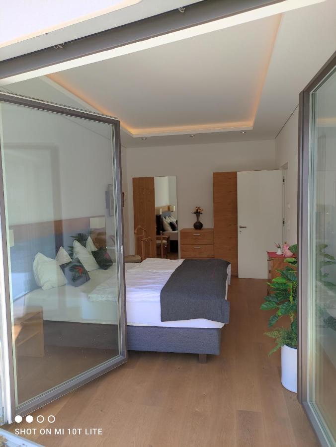 Ruhige Ferienwohnung Mit Garten Und Garage In Privatvilla 말렝고 외부 사진