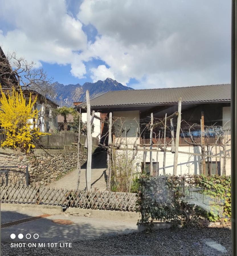Ruhige Ferienwohnung Mit Garten Und Garage In Privatvilla 말렝고 외부 사진