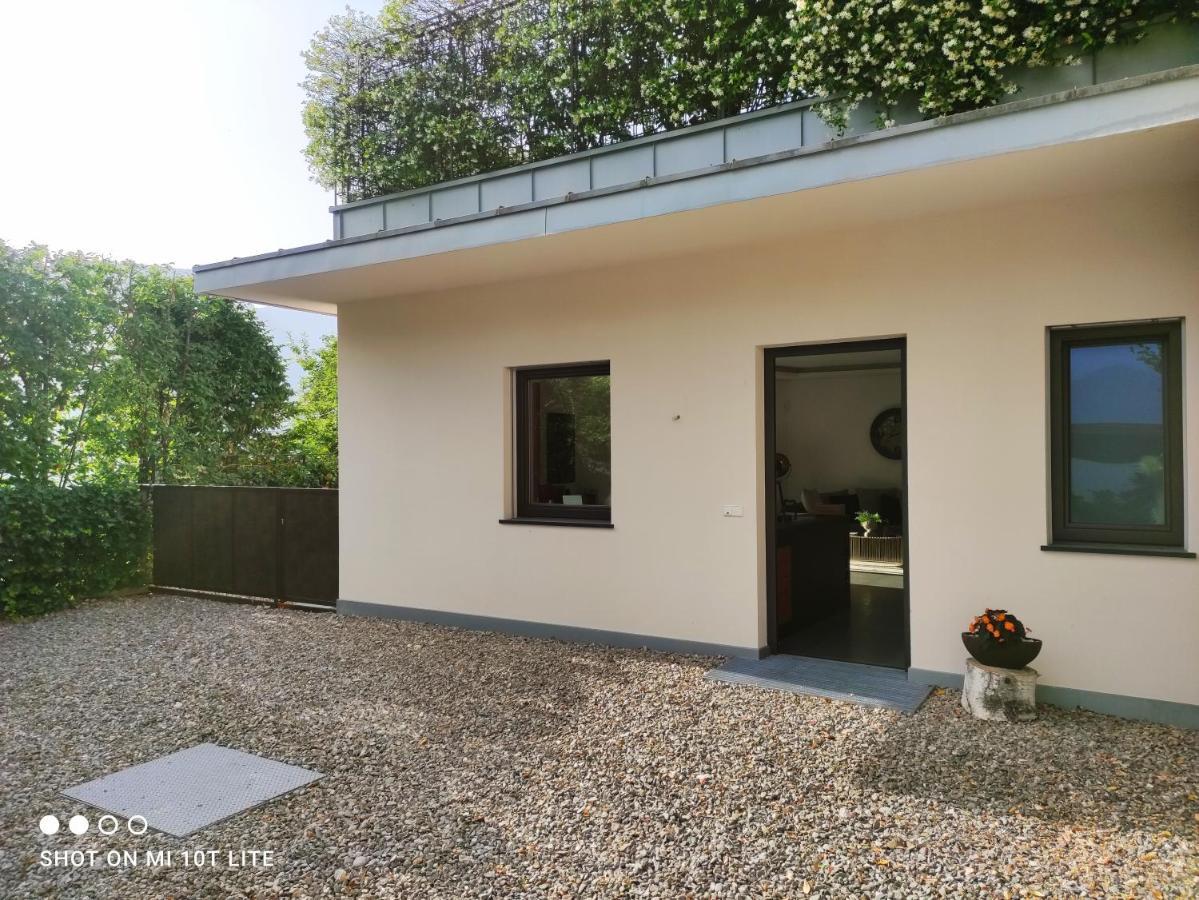 Ruhige Ferienwohnung Mit Garten Und Garage In Privatvilla 말렝고 외부 사진