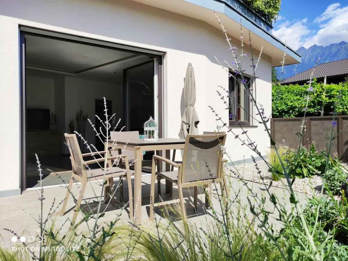 Ruhige Ferienwohnung Mit Garten Und Garage In Privatvilla 말렝고 외부 사진